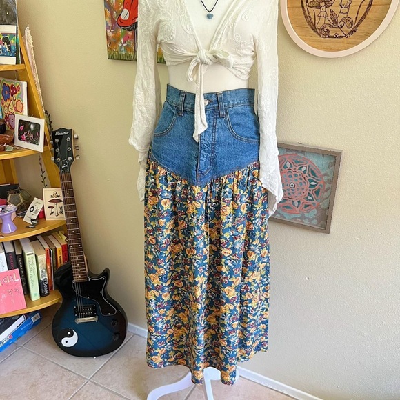 denim floral maxi skirt 👩🏽🌾 - Picture 2 of 6